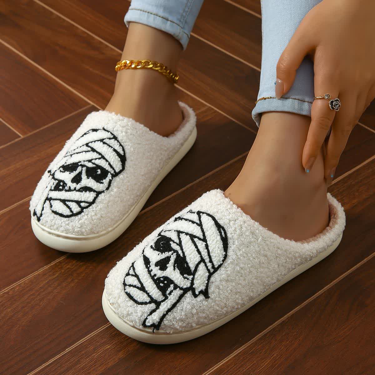 Plus Size Halloween Bandage Skull Print Slippers - image 3