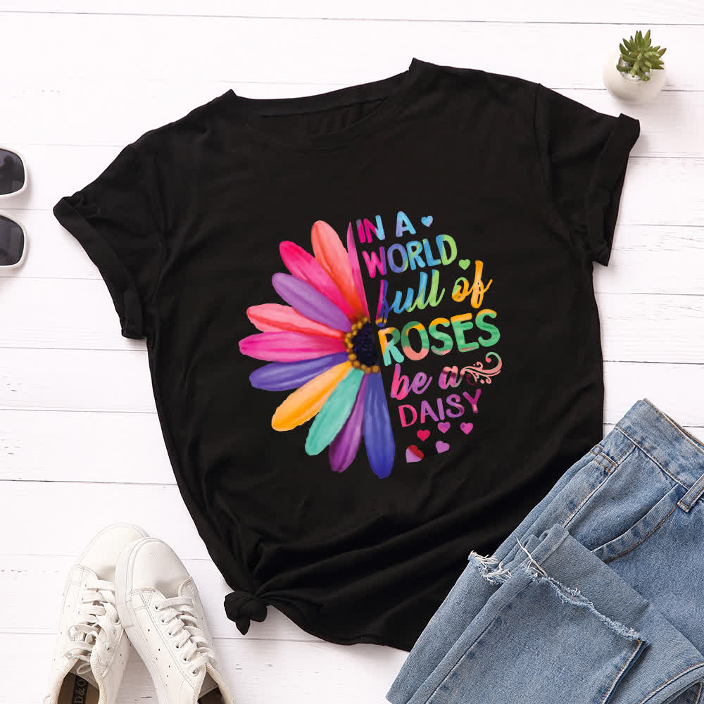 Plus Size Daisy Print Short Sleeve T-Shirt - Black - 5XL - image 0