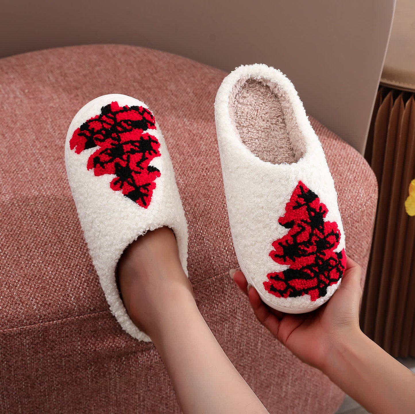Plus Size Christmas Tree Print Slippers - image 2