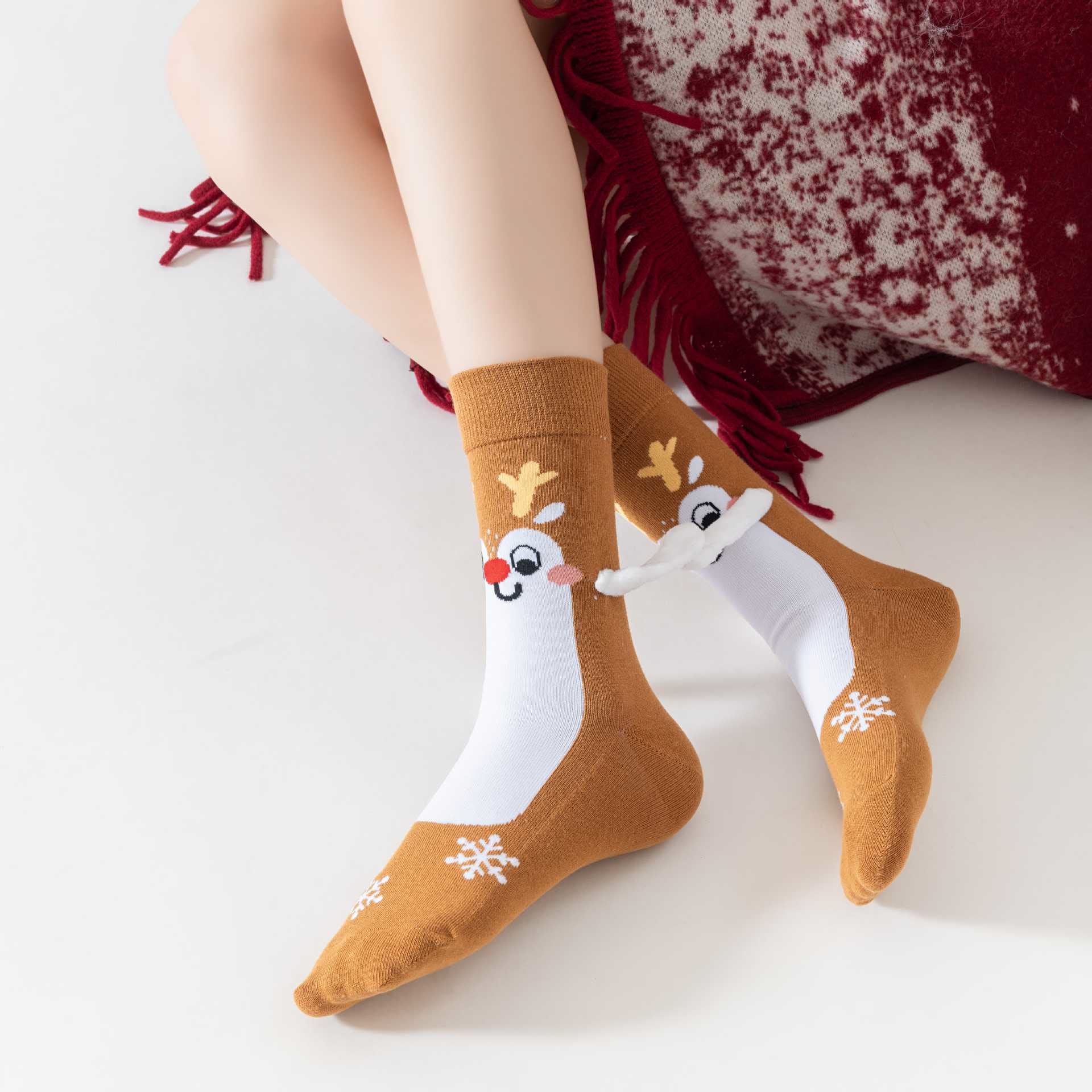Funny Hand In Hand Quarter Socks(3 Pairs) - image 9