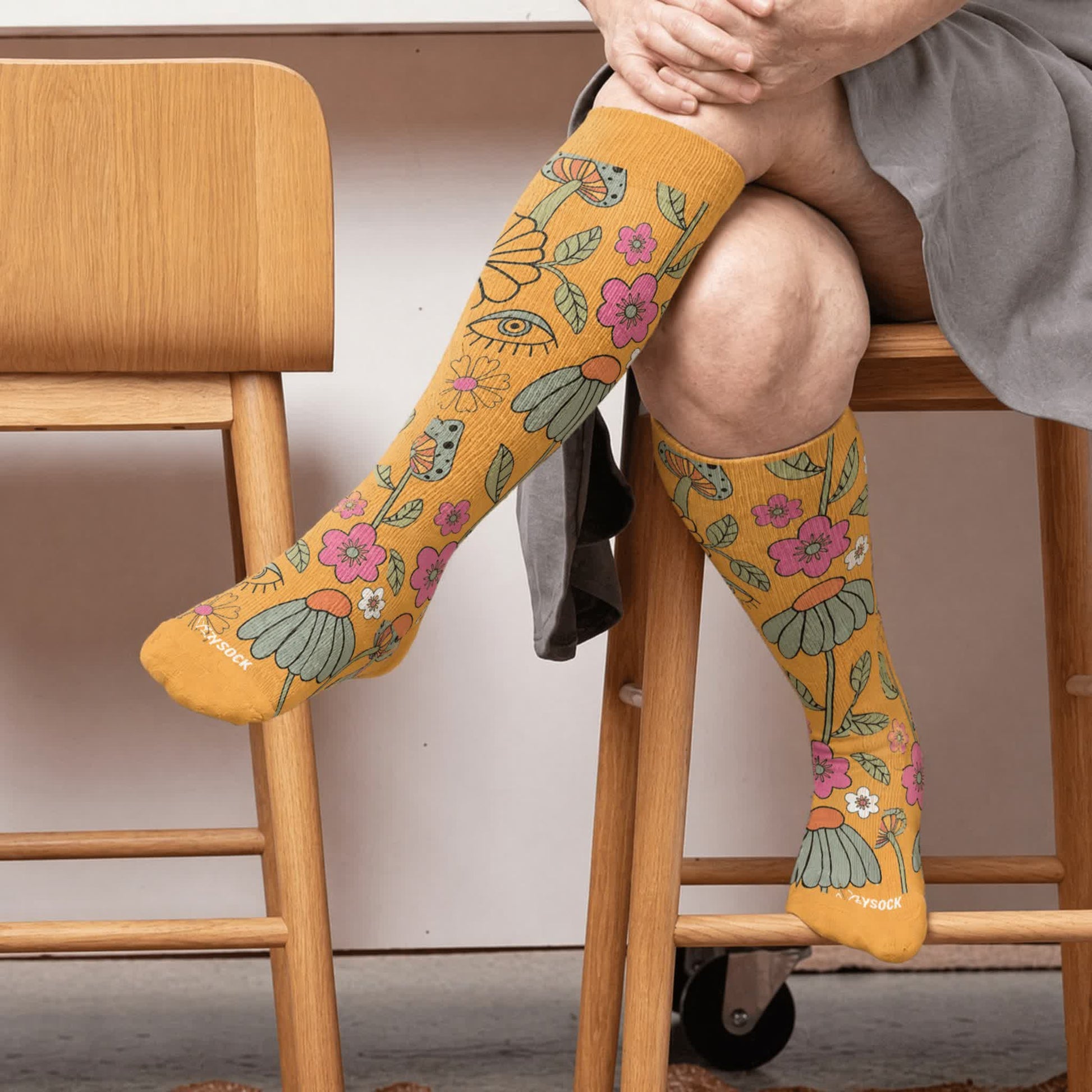 Plus Size Retro Eye Bloom Compression Socks - Yellow(1 Pair) - 4XL - image 2