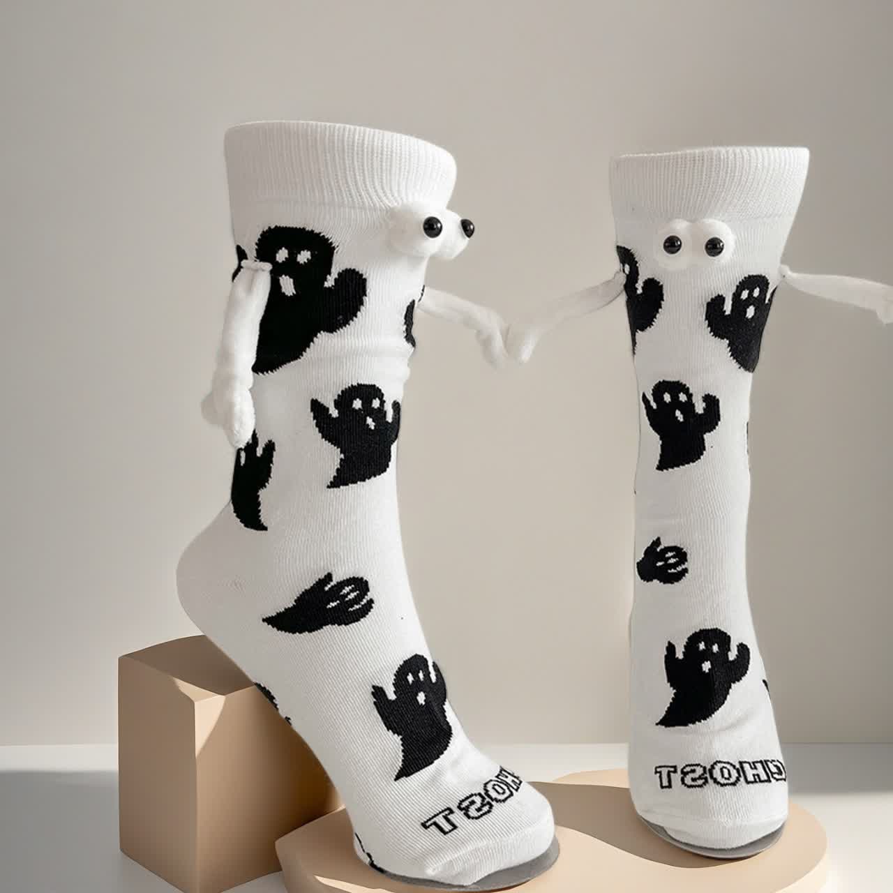 Ghost Magnetic Hand Holding Socks(4 Pairs) - White - EU36-40(US3-7) - image 3